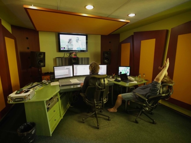 studio_pokrok_zvuk09 Režisér Petr Vachler ve zvukovém studiu Pokrok