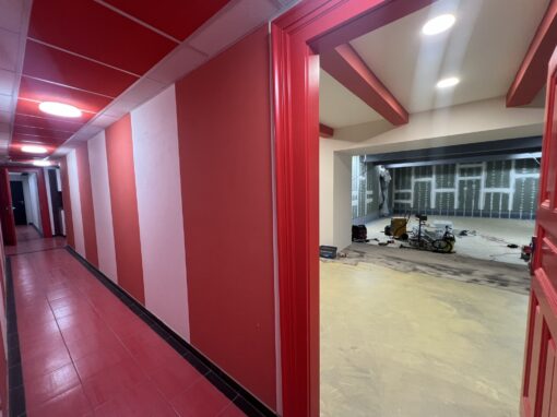 Rozpracovaný atelier E a dokončování prací