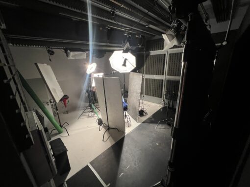 Natáčení doprovodných rozhovorů v ateliéru B