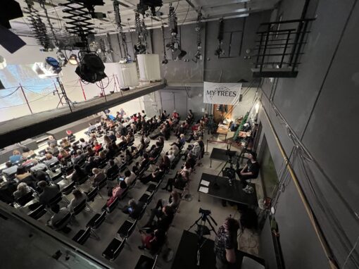 Pohled shora na mimořádný event v ateliéru A